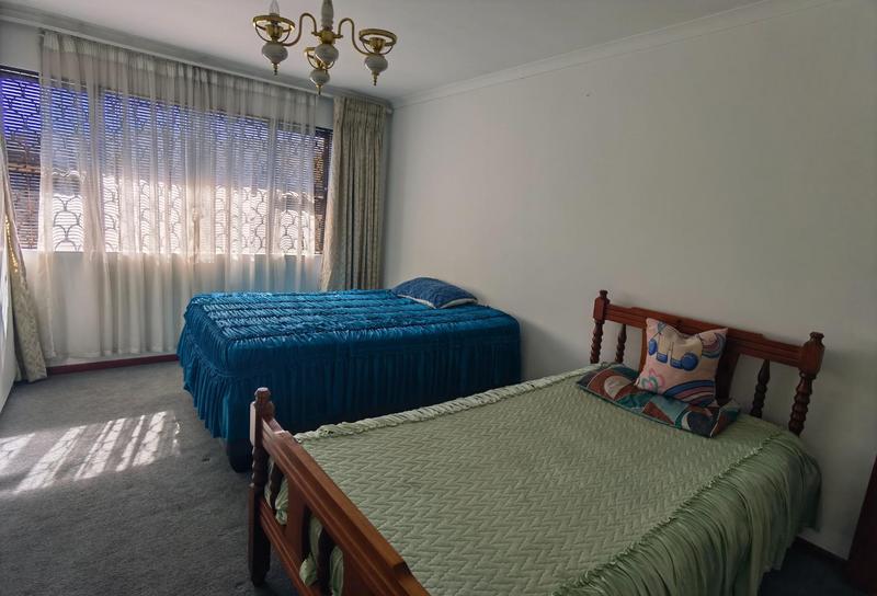 6 Bedroom Property for Sale in Cravenby Western Cape